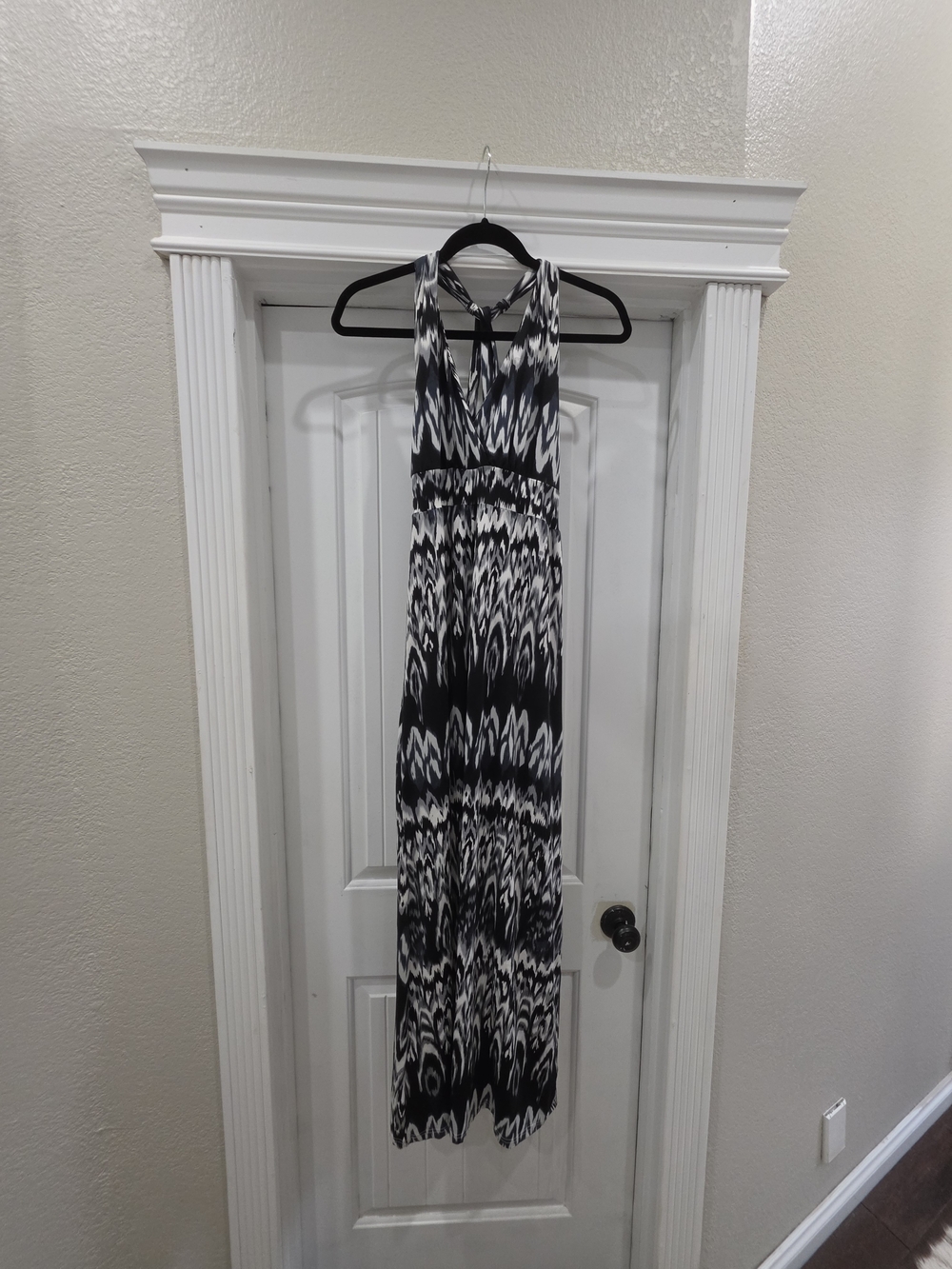 Veesha Black White Abstract Ikat Halter Maxi Dress Smocked Bodice Size M/L